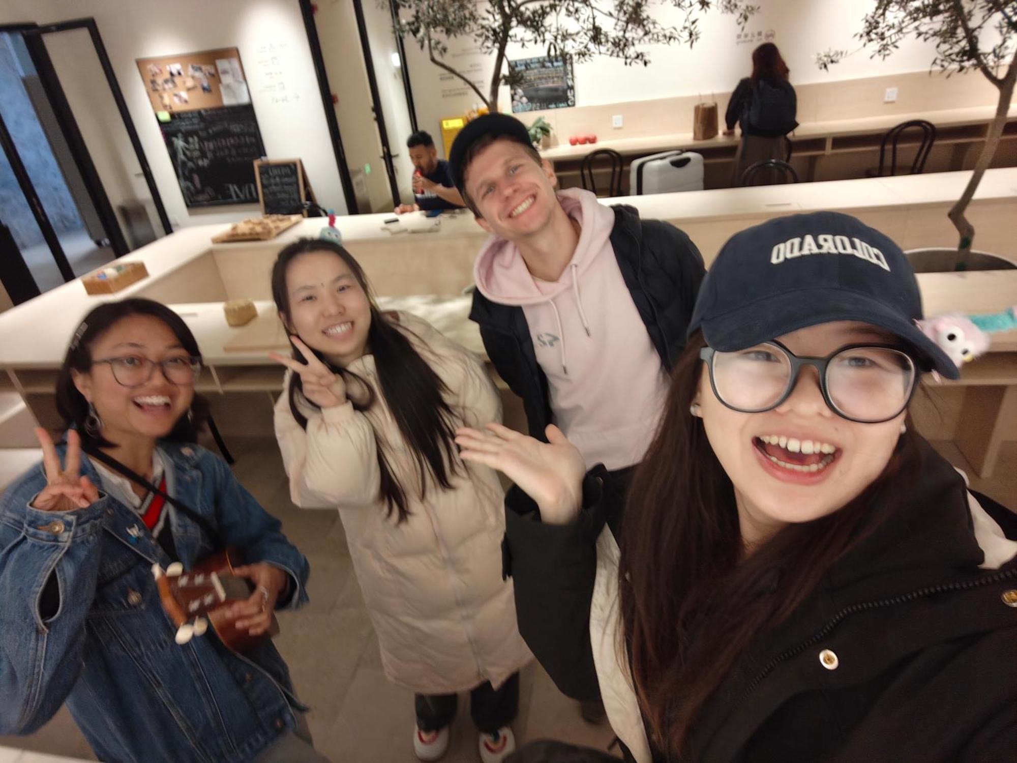 Hi Cozy International Youth Hostel East Nanjing Road & The Bund - Free Gym 上海 外观 照片